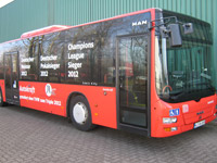 Im Autokraft-Fanbus werden am "Super-Karten-Sonnabend"  unter anderem die "Lufthansa Final Four"-Eventshirts verkauft. 