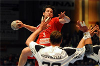 Jonathan Stenb�cken l�utete mit seinen Toren die Melsunger  Aufholjagd ein.