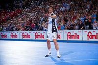 Marcus Ahlm wirft seinen letzten Siebenmeter.