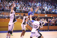 Wael Jallouz attackiert Dener Jaanimaa.