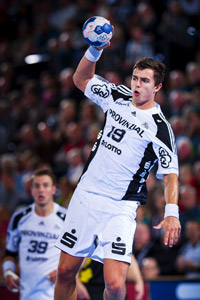 Rasmus Lauge f�hrte stark Regie.