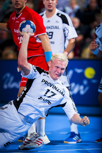 Patrick Wiencek setzt sich durch.