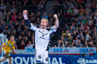 Rene Toft Hansen bejubelt mit den Fans einen seiner Treffer.