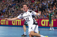 Dominik Klein jubelt bis  mindestens 2016 im THW-Trikot.