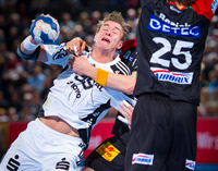 Filip Jicha wird unsanft von Fabian van Olphen gestoppt.