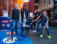 Angekommen in K�ln: Ingo Schwarz wird in der Domstadt von Rene Toft Hansen, Wael Jallouz und  Dominik Klein in Empfang genommen.