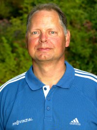 Uwe Brandenburg -  Physiotherapeut und Masseur des THW - stellt seine M�nner vor.