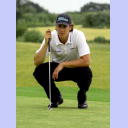 Golfen 2005: Marcus Ahlm visiert den n�chsten Putt an.
