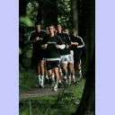 Trainingslager 2005: Festes Ritual: Kurz nach sechs geht es zum morgendlichen Waldlauf rund um den M�hlenteich.