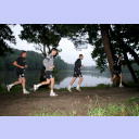 Trainingslager 2005: Festes Ritual: Kurz nach sechs geht es zum morgendlichen Waldlauf rund um den M�hlenteich.