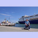 Alfred Gislason am Kieler Hindenburg-Ufer, im Hintergrund die Color Magic.