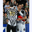 �berraschung f�r Stefan L�vgren: Alle THW-Spieler laufen mit Stefan L�vgren-Masken und der Nummer 10 ein.