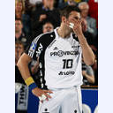 �berraschung f�r Stefan L�vgren: Alle THW-Spieler laufen mit Stefan L�vgren-Masken und der Nummer 10 ein.