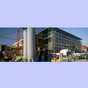 Blick von S�den: Die neue gl�serne Vorderfront im Panorama.