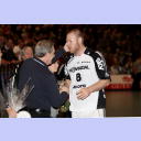 Noka Serdarusic verabschiedet Ales Pajovic.