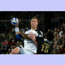 Filip Jicha wird von Luc Abalo attackiert.