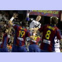 Filip Jicha vor Barcas Deckung.