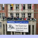 Der Meister und Pokalsieger auf dem Balkon.