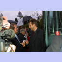 EHF-Pokal-Finale 2002, R�ckspiel: Empfang am Vereinsheim - Wislander mit Provinzial-Vorstandsvorsitzendem Reime.