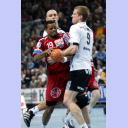 Klaus-Dieter Petersen macht Abati fest.