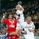 Pettersson wirft, Jacobsen geht in Deckung.