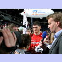 Viel gefragter Mann des Tages: THW-Torwart Henning Fritz.