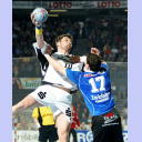 Stefan L�vgren im Zweikampf mit Pfullingens Marco Br�uning.