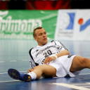 Christian Zeitz sitzt entt�uscht auf dem Boden.