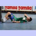 Wetzlars Mario Cl��ner kr�mmt sich verletzt am Boden.