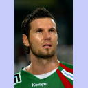 Vugrinec blickt ungl�ubig auf die Anzeigetafel.