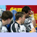 Viktor Szilagyi verletzt auf der Bank.