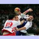 WM 2007: FRA-CRO: Karabatic wird attackiert.