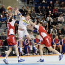 WM 2007: CZE - RUS: Filip Jicha wird attackiert.