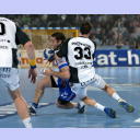 Dominik Klein attackiert Ivano Balic.