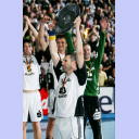 Der K�ptn und die Schale.