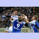 Marcus Ahlm wird attackiert.