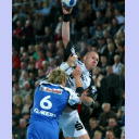 Ales Pajovic wird von Daniel Sauer attackiert.