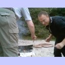 Zwei Grillmeister am Werk