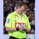 Schiedsrichter Stefan Schneider.