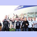 Fans vor der O2-World.