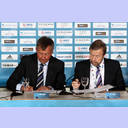 EHF-Generalsektret�r Wiederer und EHF-Pr�sident Lian.