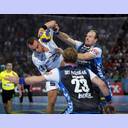 Christian Zeitz wird attackiert.