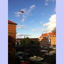 Das Marinefliegergeschwader gr��t mit der THW-Flagge.