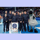 Hein Daddel mit den Beamten von der Kieler Falckwache.