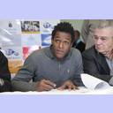 Wael Jallouz bei der Vertragsunterzeichnung.