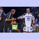 Die Hand ist verletzt.