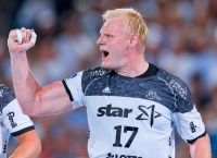 Patrick Wiencek in action.