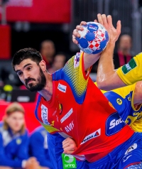 Eduardo Gurbindo in action.