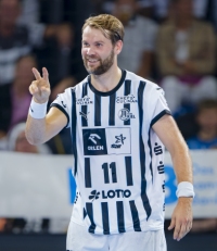 Petter &Oslash;verby in action.